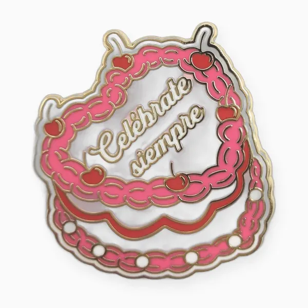 Pin personalizado de esmalte duro en forma de pastel rosa con la frase Celebrate siempre